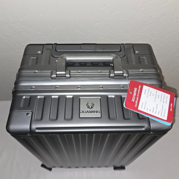 ROAMING 20" Zipperless Polycarbonate / Aluminum Frame Carry-On Spinner Luggage - Picture 9 of 13
